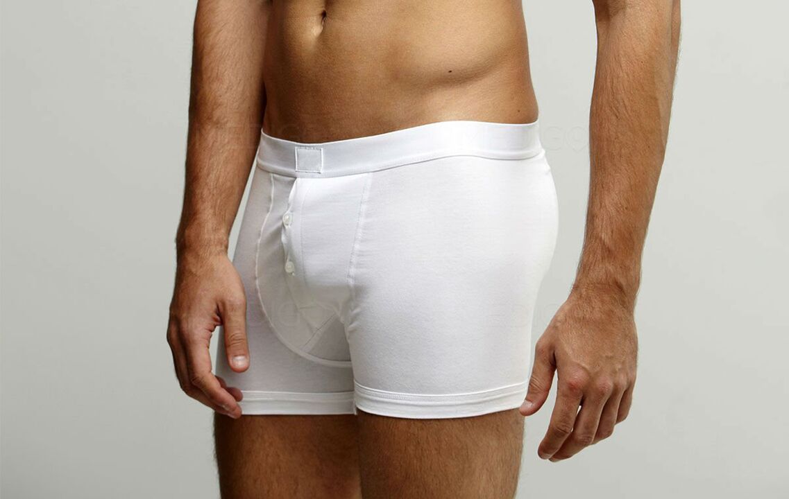 Prima di eseguire gli esercizi, un uomo deve prepararsi