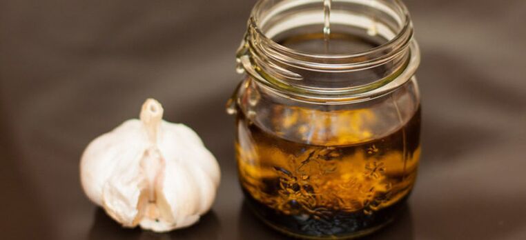 La tintura d'aglio migliora l'erezione e aiuta ad ingrandire il pene